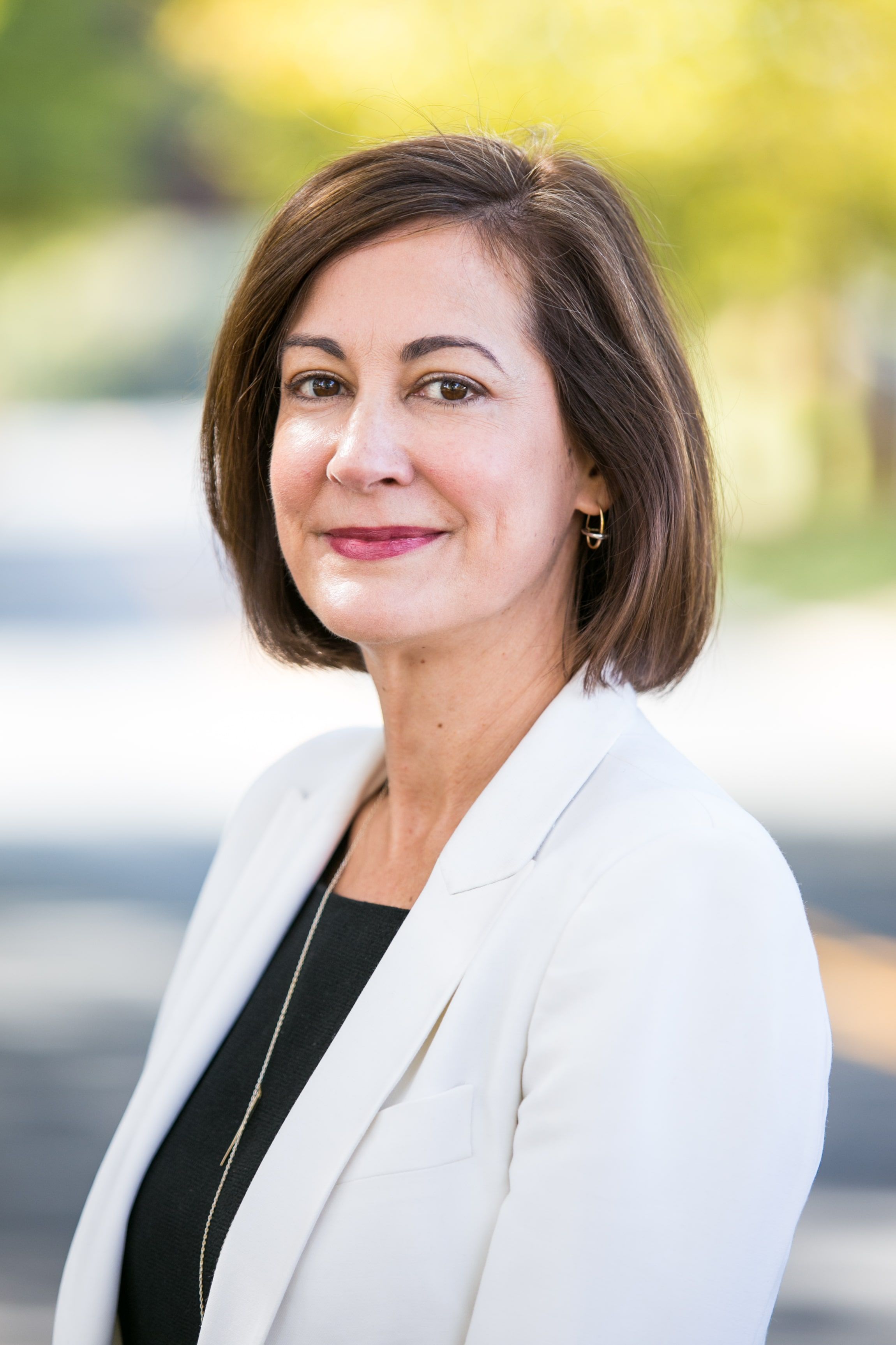Anna_McKean_Headshot_min-1