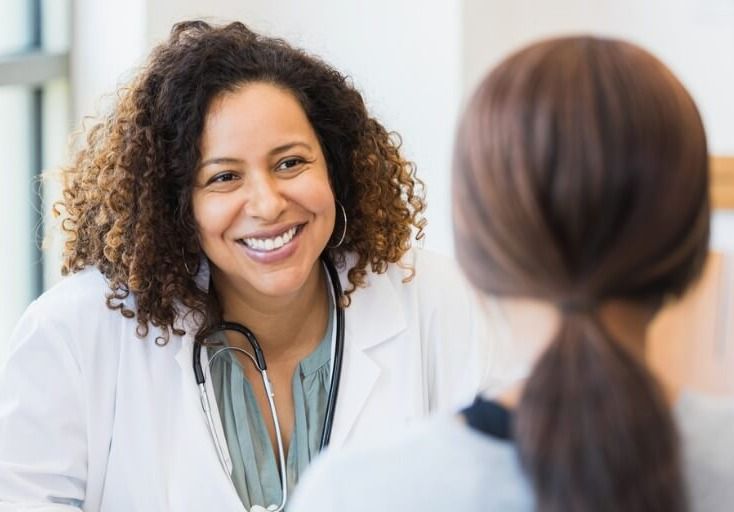 Female concierge doctor listens to patient. 