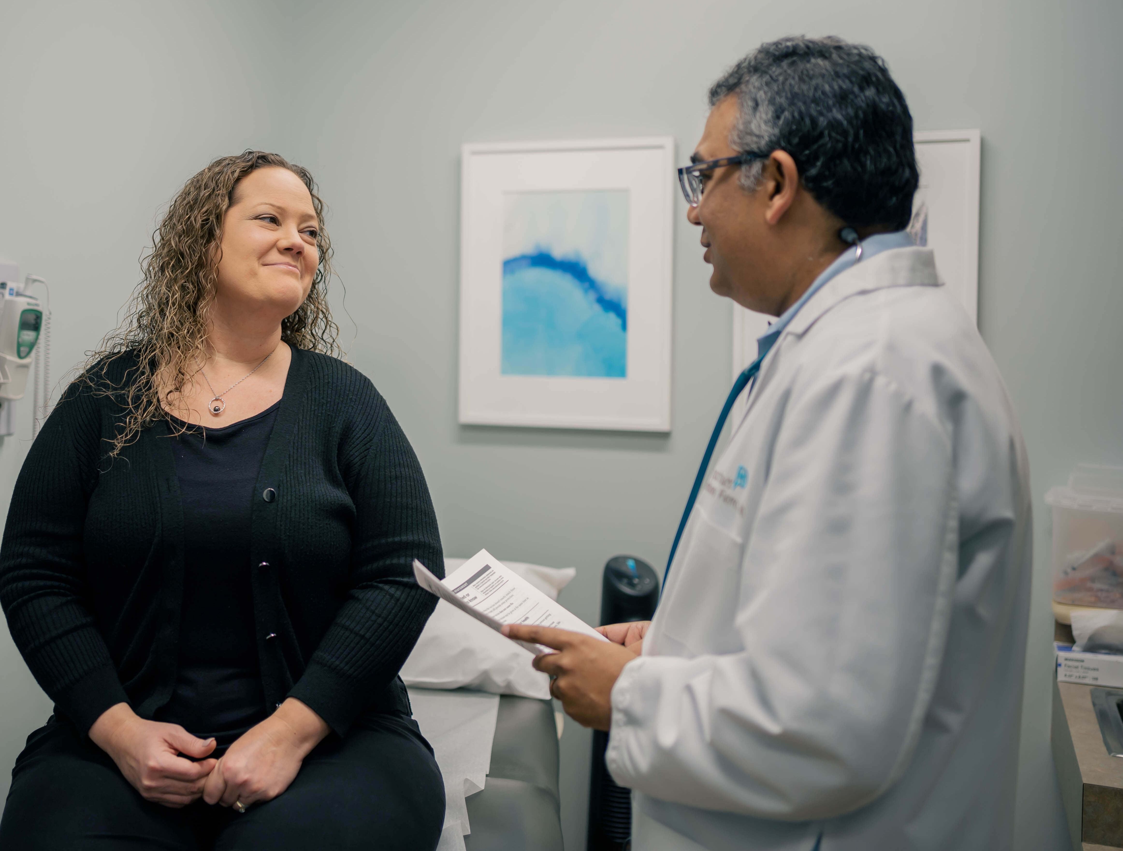 Dr. Rakesh Sarma, a Sandy Springs concierge doctor, meeting with a patient. 