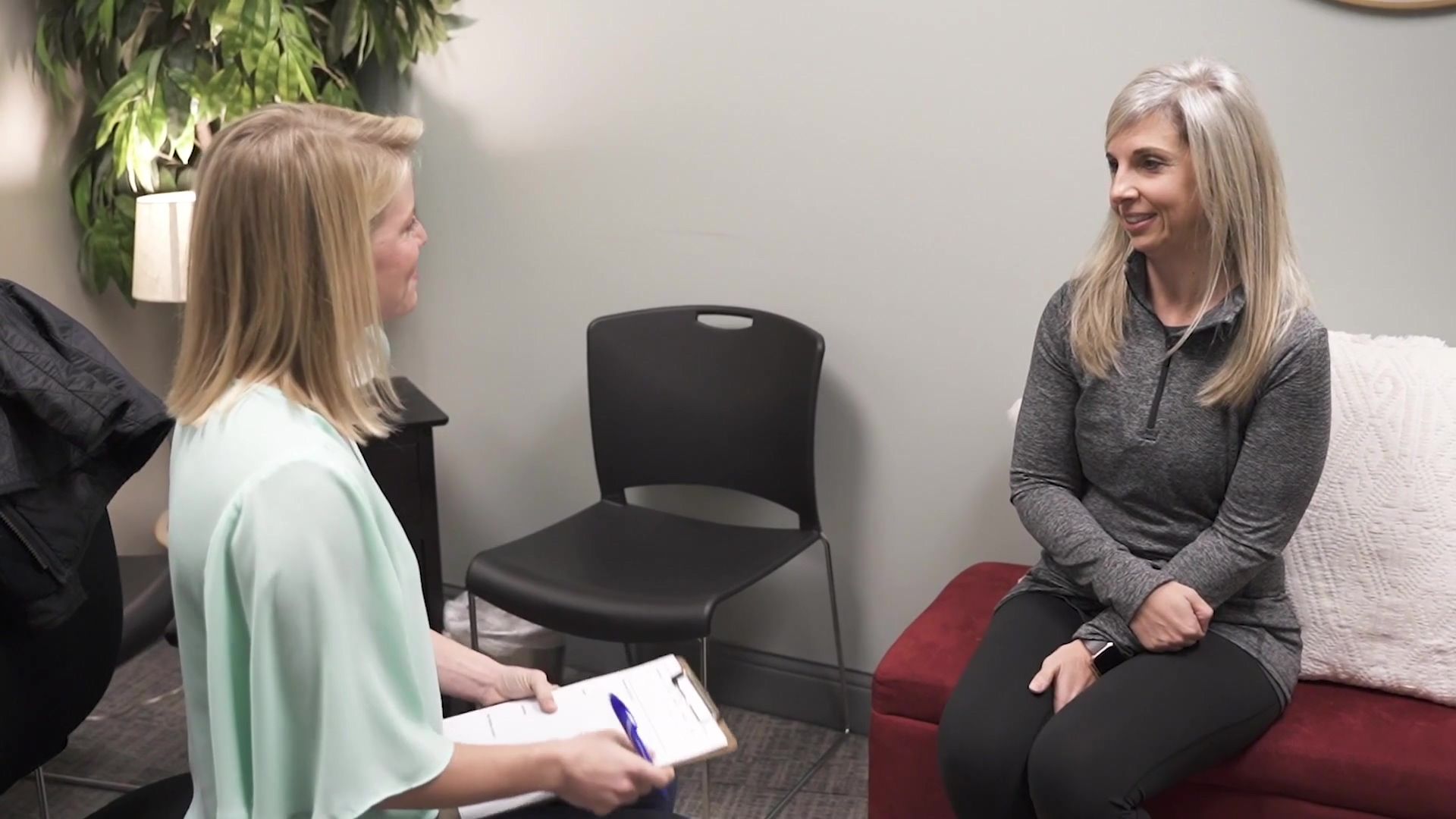 Health coach meeting with a female patient at PartnerMD. 