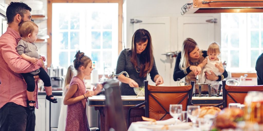 holiday-season-picture-id853390740