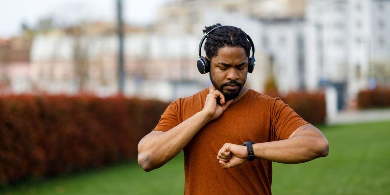 A man tracking his heart and fitness