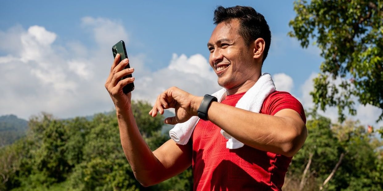 Man using wellness tracking tool