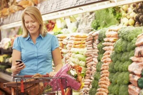 Woman making healthy choices at the grocery store. 