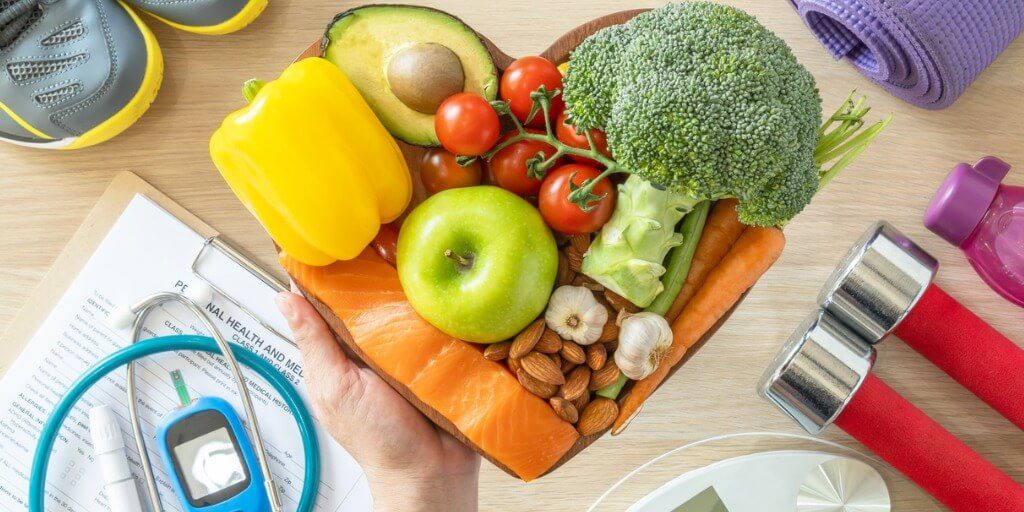 Plate full of heart-healthy food like Omega-3 rich salmon, broccoli, etc. 